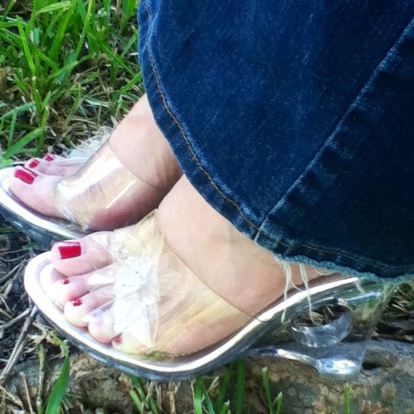 πSOLDπQupid Clear & Holey Wedges - Picture 2 of 4