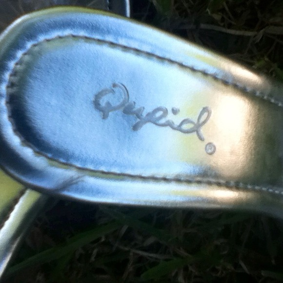 πSOLDπQupid Clear & Holey Wedges - Picture 4 of 4