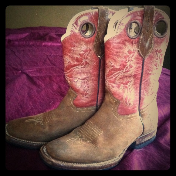 Beautiful cowgirl boots!