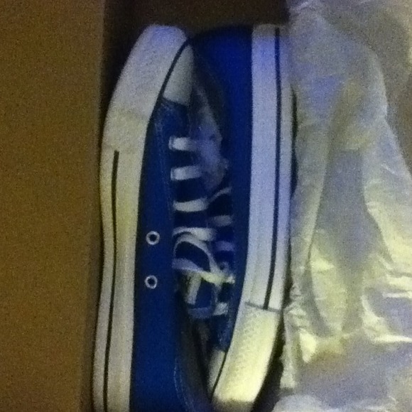 Converse - Picture 1 of 3