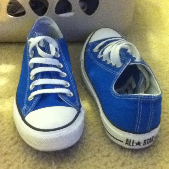 Converse - Picture 2 of 3
