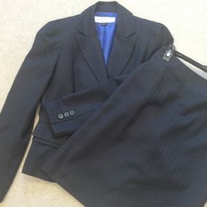 Gorgeous Tahari Feminine pinstripe skirt suit