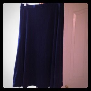 Petite navy blue flowy skirt