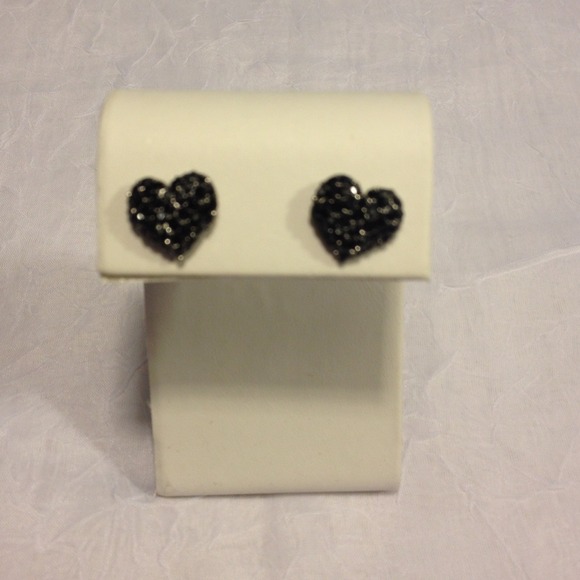 Jewelry - 🚫SOLD🚫 black heart earrings