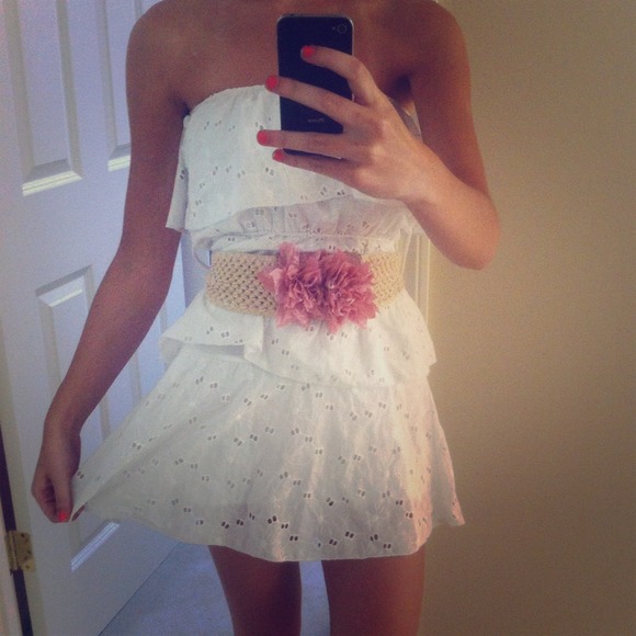 🎀 Strapless white floral dress