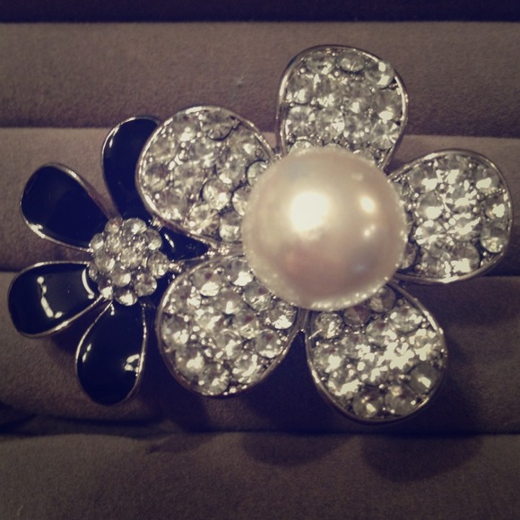 ***Sold*** Sz 8 flower ring
