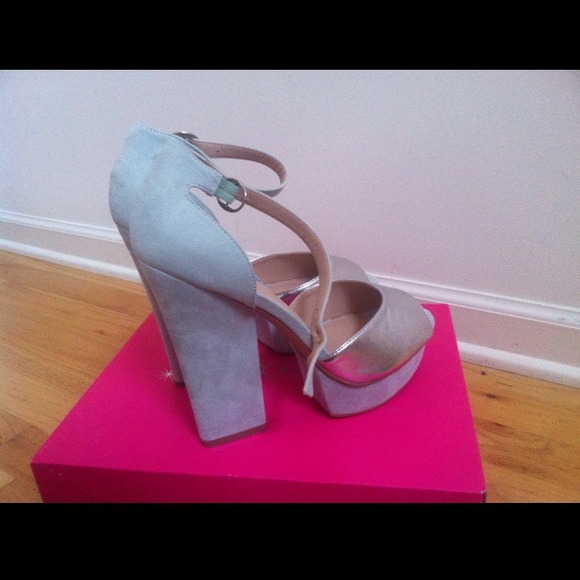 New in box Mint Green Madison Shoedazzle Heels - Picture 2 of 4