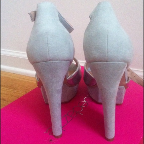 New in box Mint Green Madison Shoedazzle Heels - Picture 3 of 4