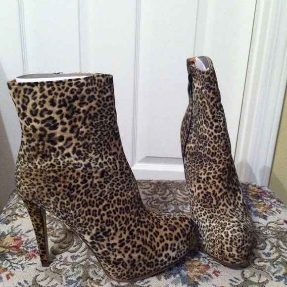 Leopard boots