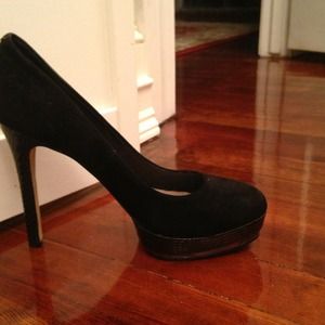 Vince Camuto black suede platform pumps size 8.5