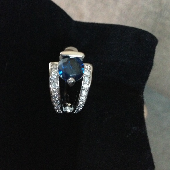 Blue sapphire cubic zirconia size 6, beautiful