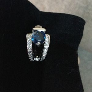 Blue sapphire cubic zirconia size 6, beautiful