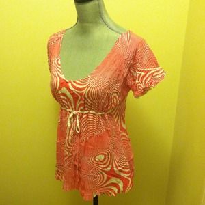 Geometric patterned top