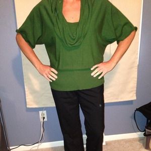 Short sleeve green light weight sweater