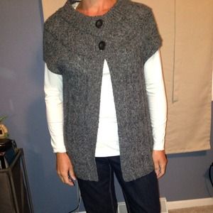 Heather grey short sleeve sweater.