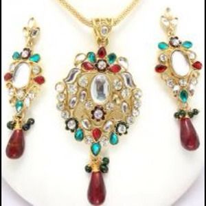 Beautiful necklace set