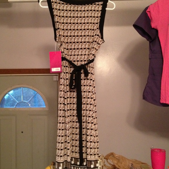 Dress - Picture 3 of 3