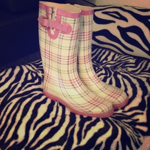 Rain boots 🔴ON HOLD🔴