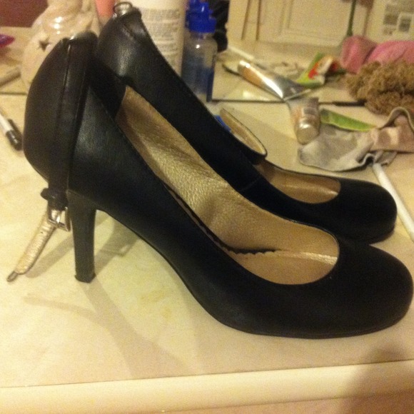 NEW PRICE **** Looking to sell ! NEVER wore them ! - Picture 1 of 3