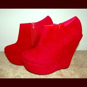 📦❗SOLD IN A BUNDLE❗Charles Albert Red Wedges