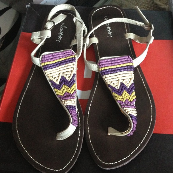 Thong sandals