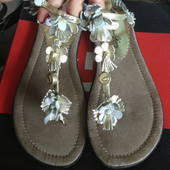 Thong sandals