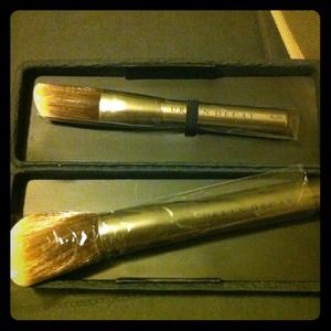 Sold!!!Urban Decay blush & powder brush