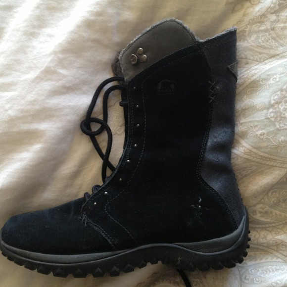 Sorel Thinsulate, waterproof black suade boots