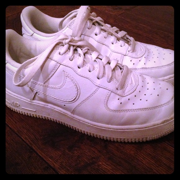 White Nike Air Force 1