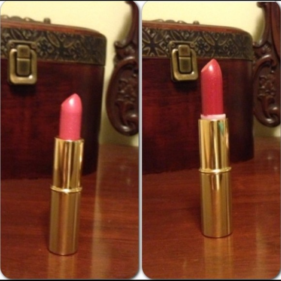 💄💄Bundle 2 lipsticks 💄💄