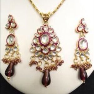 Necklace pendant set