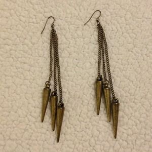 Dangling spikes earring