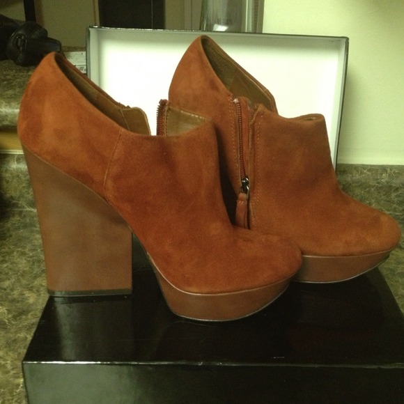 Boutique 9 Suede Merlot Shoe in size 8.5