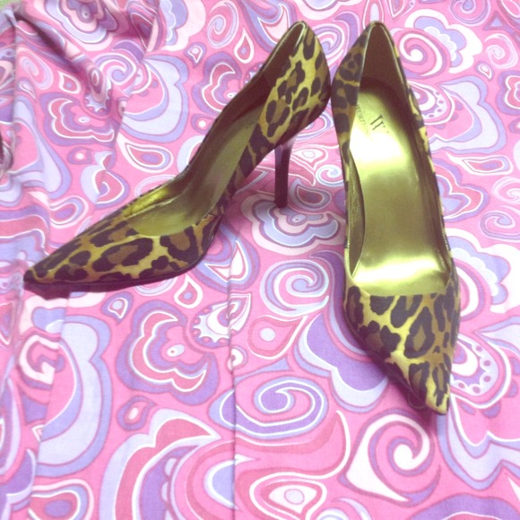 Shoes - Classy Leopard Print Pointed Toe Heels