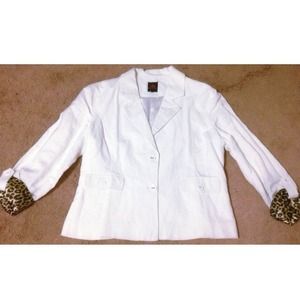 Bebe white blazer with cheetah rolled sleeves