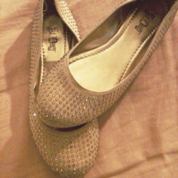 BUNDLED🌹Iridescent Flats & hat for @mystellabelle - Picture 2 of 4