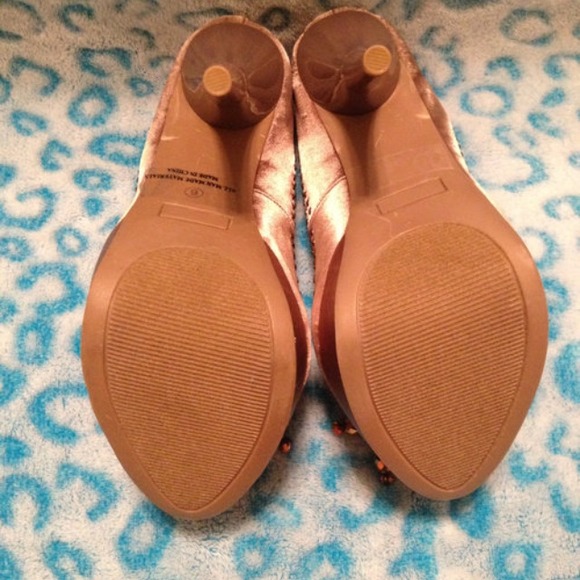 SOLD Lilana Heels - Picture 2 of 4