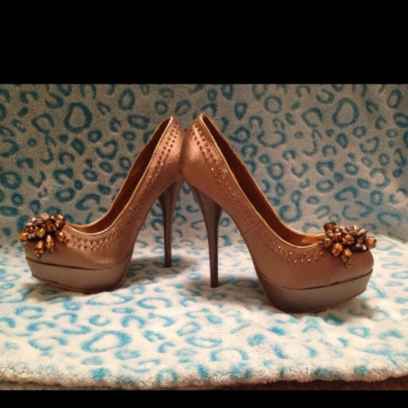 SOLD Lilana Heels - Picture 4 of 4