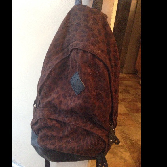 Handbags - Cheetah backpack🐯