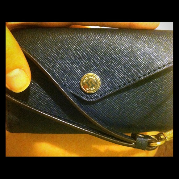 Authentic iPhone 5 Michael Kors Wristlet