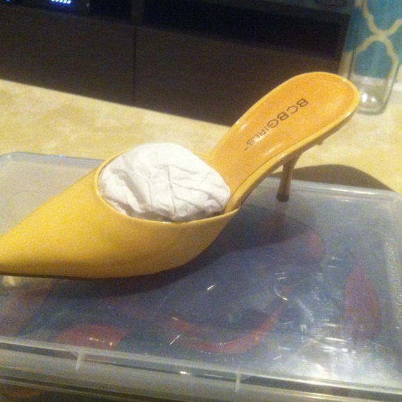 BCBG sling back shoes