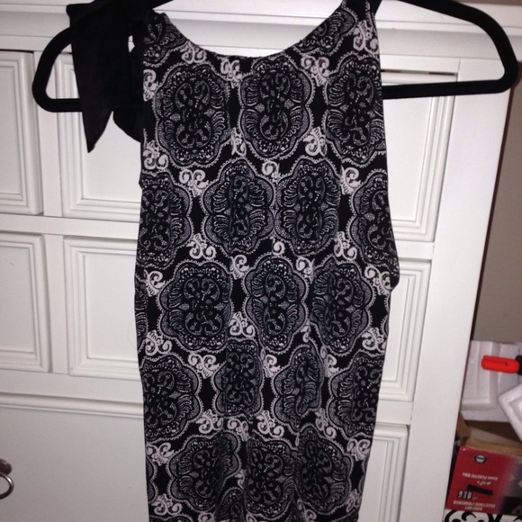 White House Black Market - Picture 2 of 2