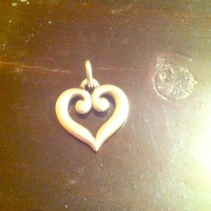 🎉TRADED🎉 James Avery heart pendant