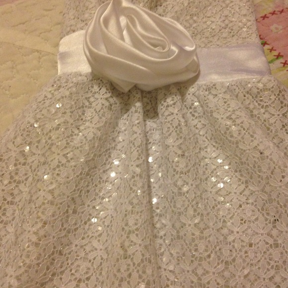 White dress - Picture 2 of 3