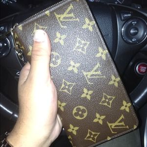 Louis Vuitton skip around