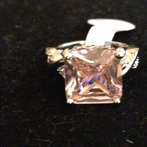 Statement Ring - Picture 2 of 4