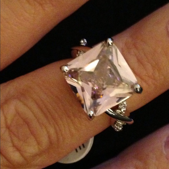 Statement Ring - Picture 3 of 4