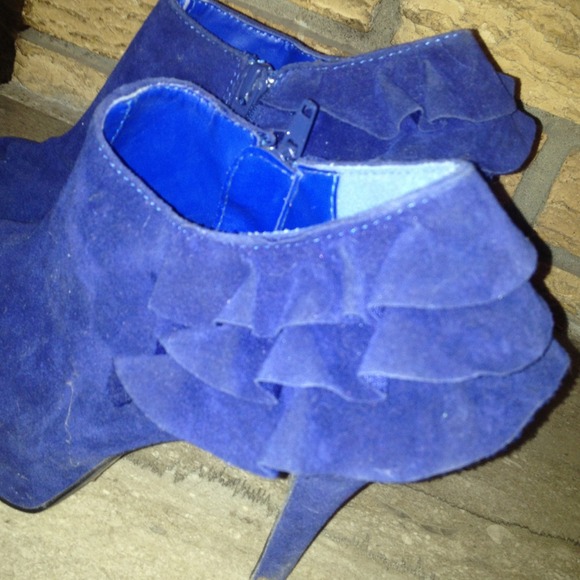 Blue Suede Peep Toe Ruffle Back Heels - Picture 4 of 4
