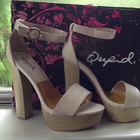 ❌Not Available❌Ankle Strap Ivory/Tan Chunky Heels - Picture 2 of 4