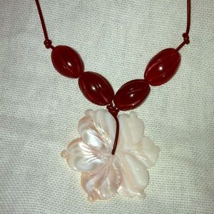 bebe Rose color flower pendent necklace